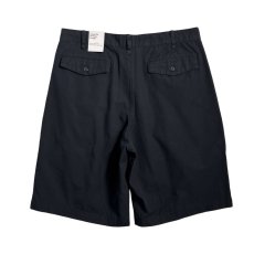 画像2: NIKE Loose Fit Pleated Chino Shorts Black / ナイキ ルーズフィット プリーツ チノ ショーツ ブラック (2)