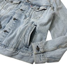 画像4: Levi's USA #72334 The Trucker Denim Jacket Light Stonewash / リーバイス アメリカモデル ザ・トラッカー デニムジャケット ライトストーンウォッシュ (4)