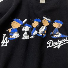 画像2: Snoopy LA Dodgers Crewneck Sweatshirts Black / スヌーピー ドジャース クルーネックスウェット ブラック (2)