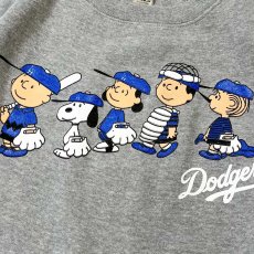 画像2: Snoopy LA Dodgers Crewneck Sweatshirts Heather Grey / スヌーピー ドジャース クルーネックスウェット ヘザーグレー (2)