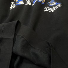 画像3: Snoopy LA Dodgers Crewneck Sweatshirts Black / スヌーピー ドジャース クルーネックスウェット ブラック (3)