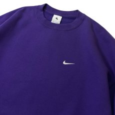 画像2: NIKE Solo Swoosh Crewneck Sweatshirts Purple / ナイキ ソロ スウォッシュ クルーネック スウェット パープル (2)