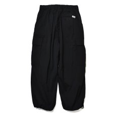 画像2: PRO CLUB Performance Oversized Nylon Cargo Pants - Black (2)