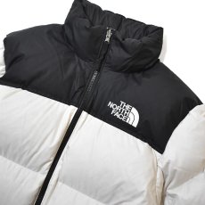 画像2: The North Face USA 1996 Retro Nuptse Jacket - White DuneｘBlack (2)